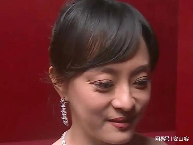 吓坏杨幂不敢露脸只有赵今麦扛住了！mg不朽情缘网站芭莎之夜被镜头签(图5)