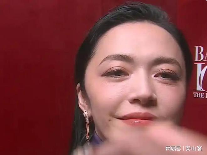吓坏杨幂不敢露脸只有赵今麦扛住了！mg不朽情缘网站芭莎之夜被镜头签(图11)